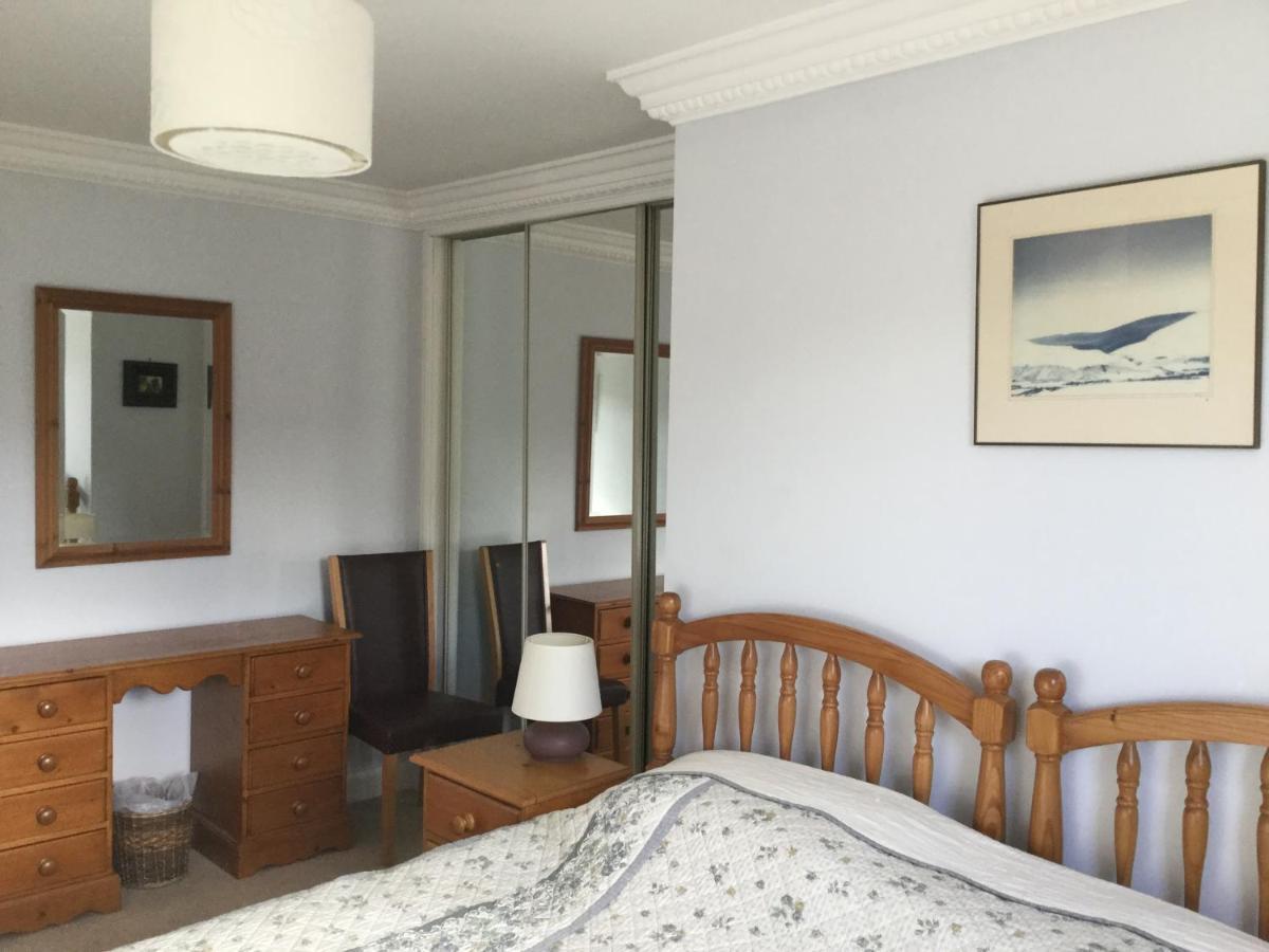 Pamela'S Apartment Единбург Екстериор снимка