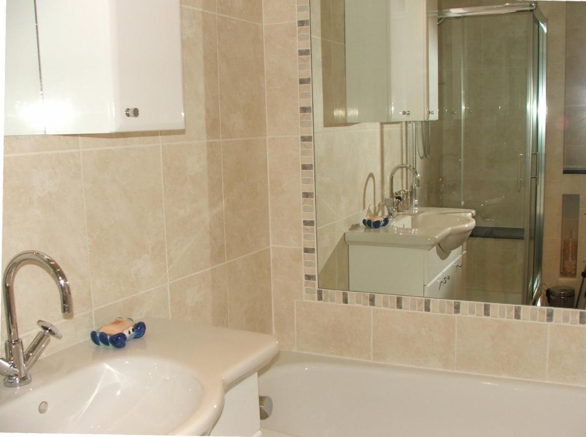 Pamela'S Apartment Единбург Екстериор снимка